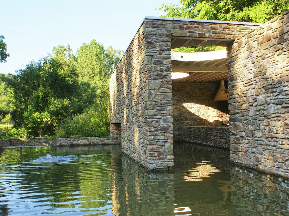 Schwimmbecken an der Unterkunft in Belgien